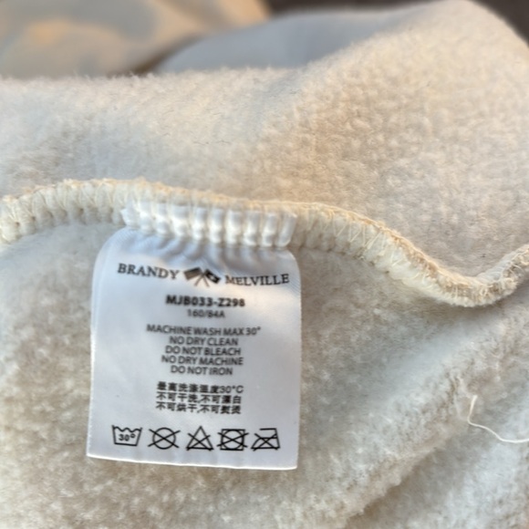 Brandy Melville Crewneck - Picture 9 of 9